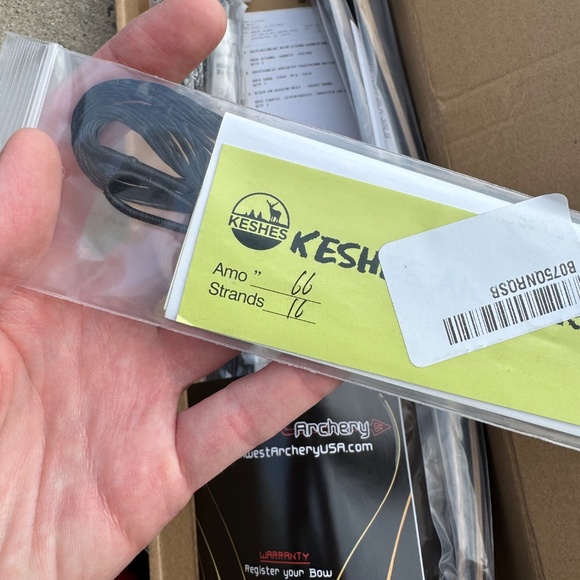 Southwest Archery 64" Spyder XL Takedown Recurve Bow with accessories - Picture 3 of 16